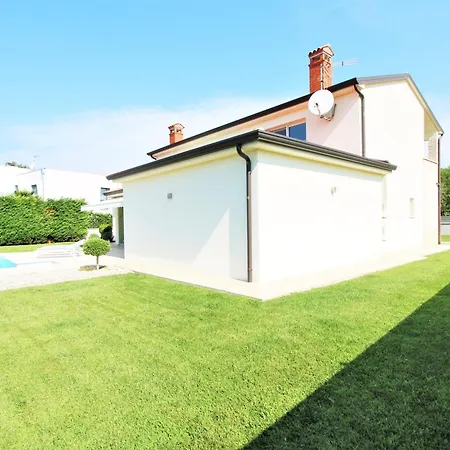 بيت للعطل Moderne Alex Exclusive In Mit Pool بوريتش