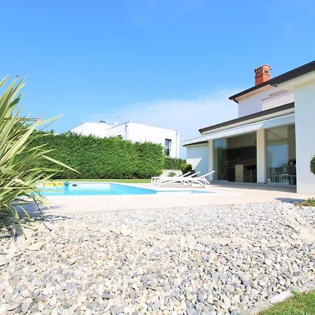 Moderne Alex Exclusive In Mit Pool Holiday home *