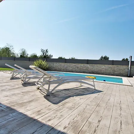 Moderne Alex Exclusive In Mit Pool Holiday home *