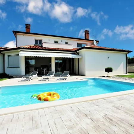 Holiday home Moderne Alex Exclusive In Mit Pool