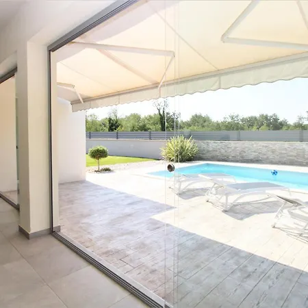 Moderne Alex Exclusive In Mit Pool Holiday home *